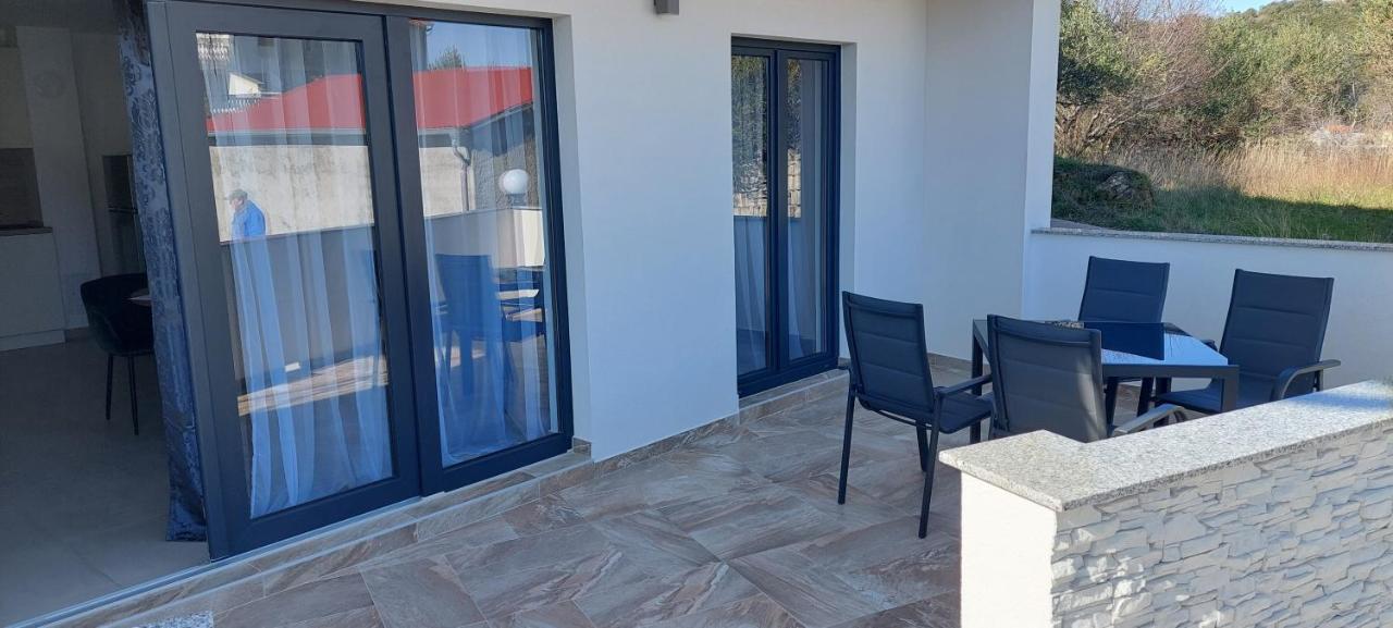 Holiday Apartments Cecilija Supetarska Draga Exterior photo